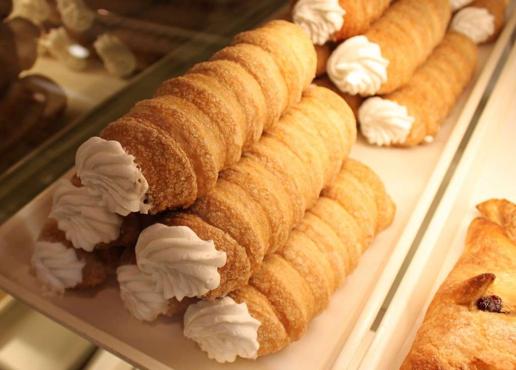 Cannoncini ripieni di crema chantilly