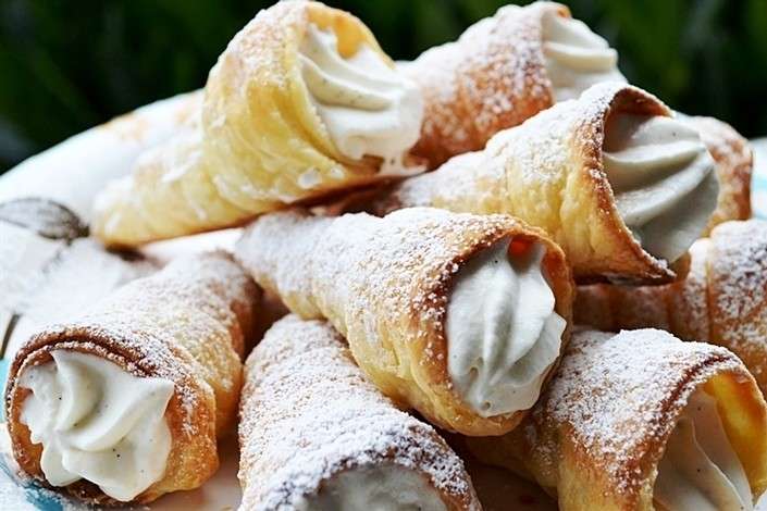 Cannoncini ripieni di panna