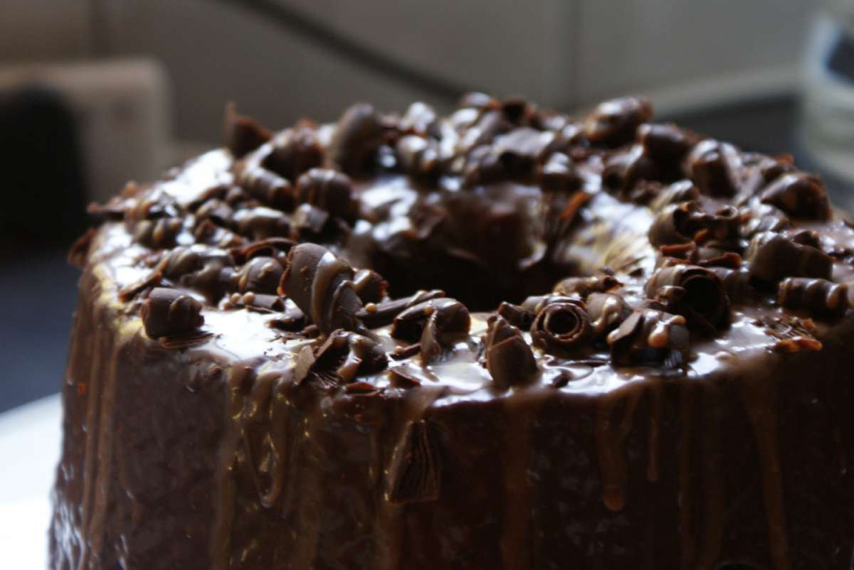 Chiffon cake ricoperta di cioccolato