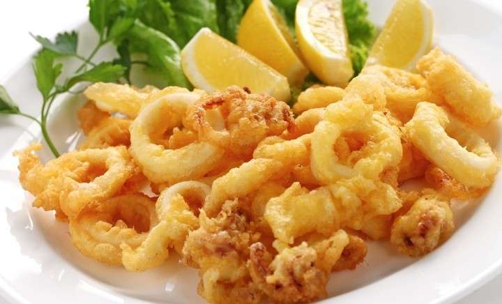 Frittura di calamari con limone