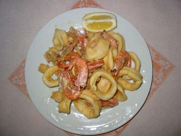 Piatto di frittura di pesce