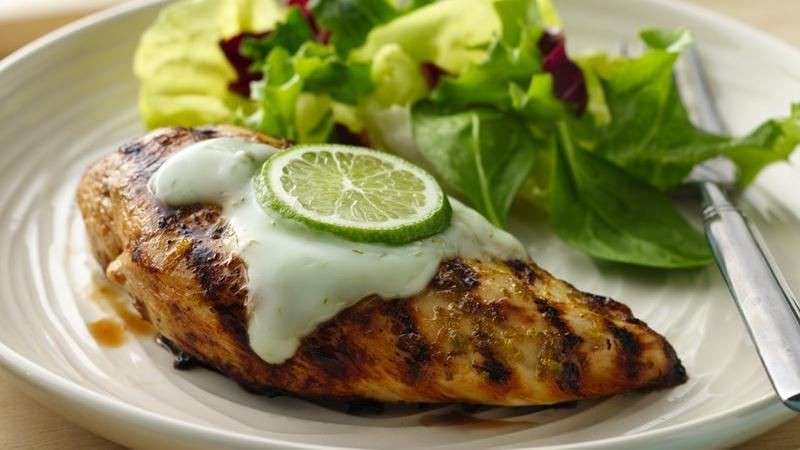 Pollo grigliato con salsa yogurt al limone