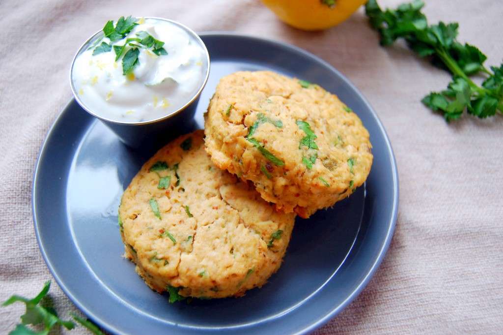 Polpette di salmone con salsa yogurt