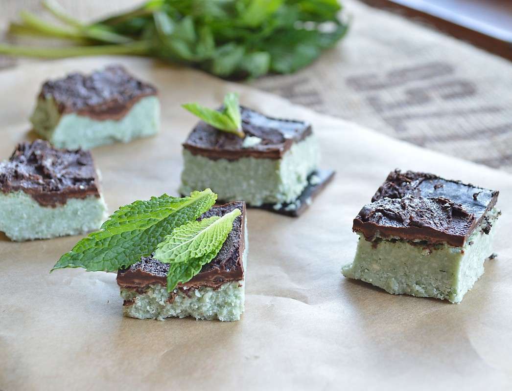 Quadratini di torta alla menta