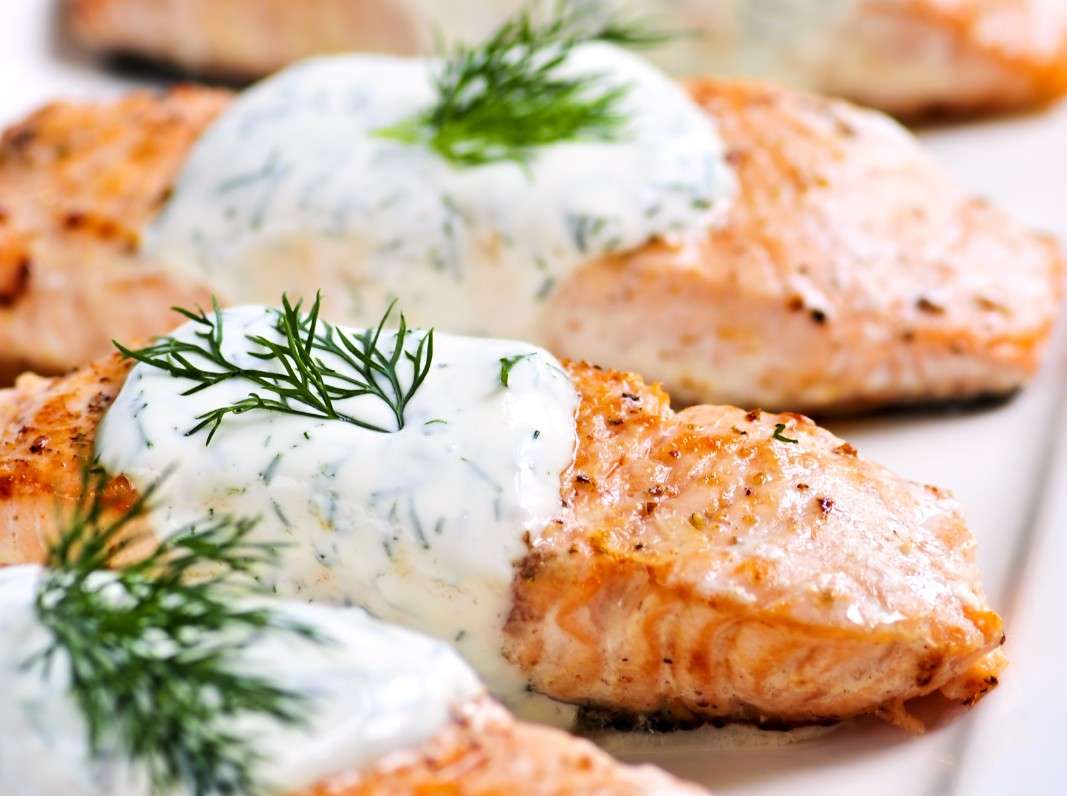 Salmone con salsa yogurt al limone