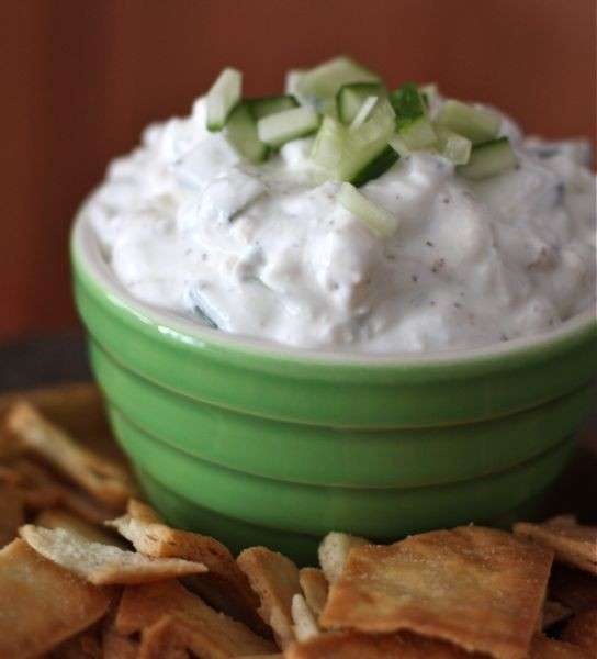 Salsa yogurt con cetrioli e feta