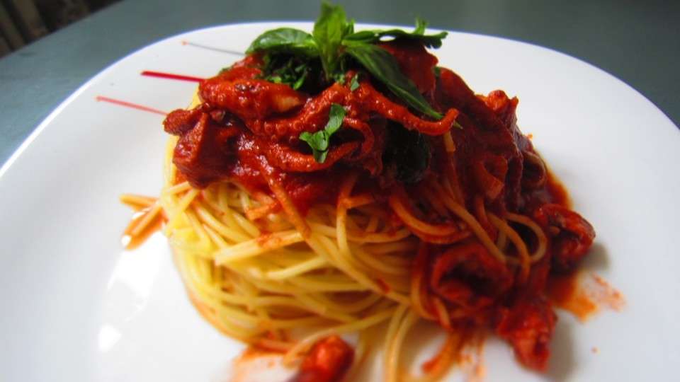 Spaghetti con polpo alla Luciana