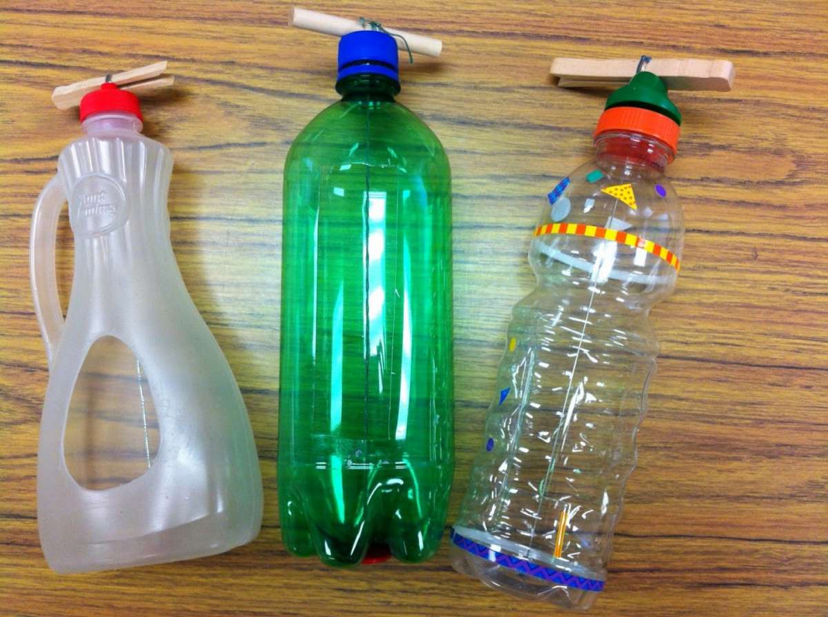 Strumenti con bottiglie di plastica
