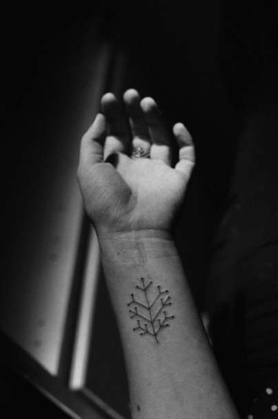 Tatuaggio albero stilizzato