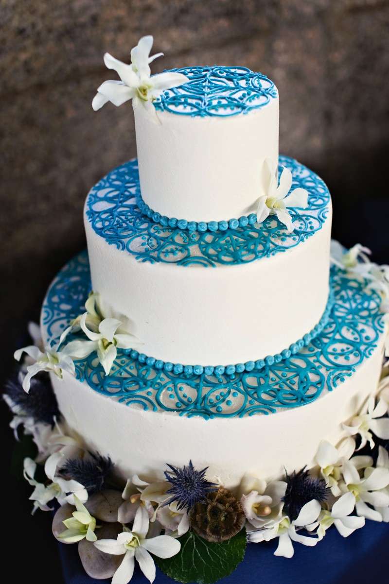 Torta con ricami azzurri