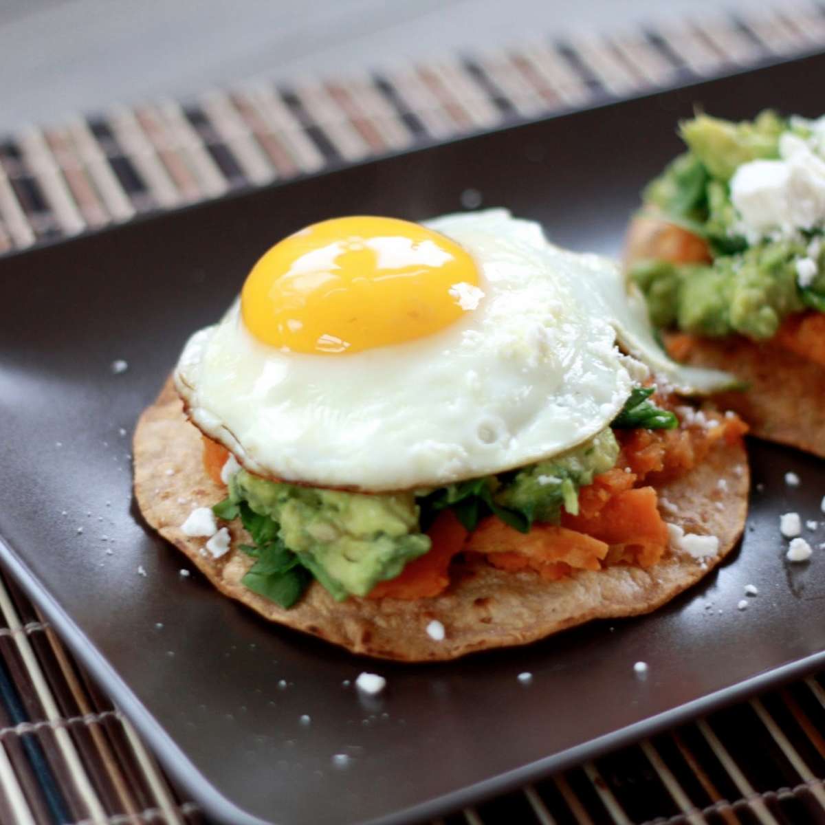 Mini piadina con uova al tegamino