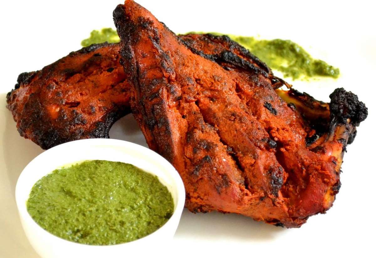 Pollo tandoori con salsa