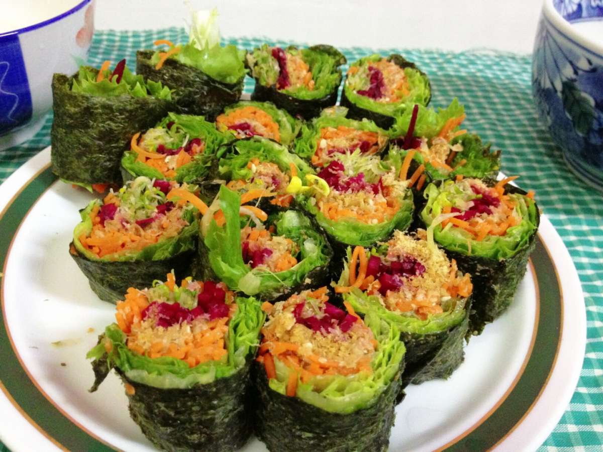 Rolls con verdure e insalata