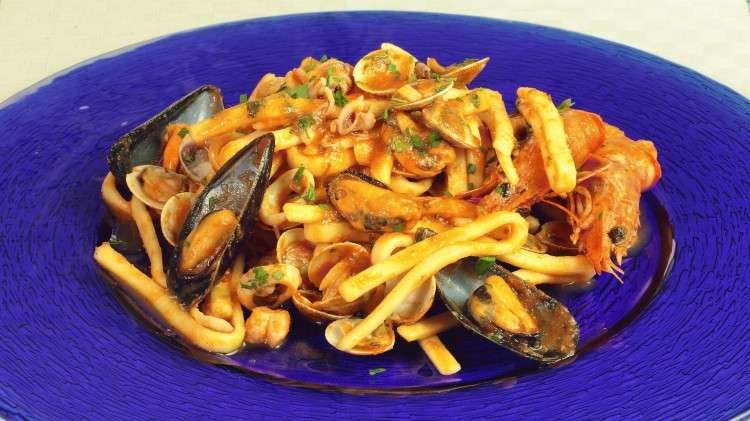 Scialatielli con cozze, vongole e gamberi