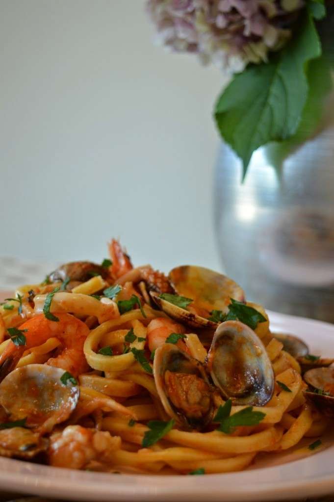 Scialatielli con gamberi, calamari e vongole