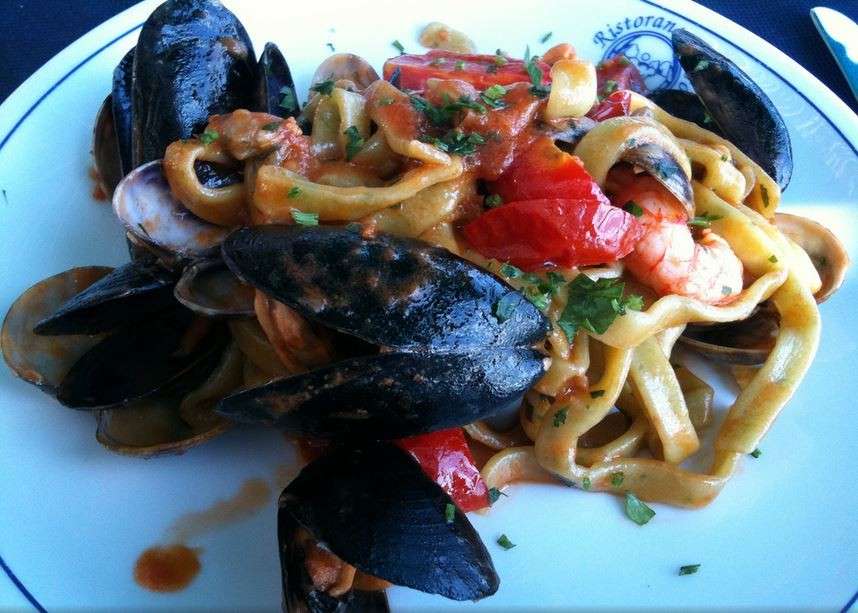 Scialatielli con gamberi e frutti di mare