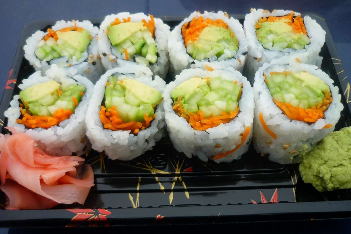 Sushi preparato con verdure