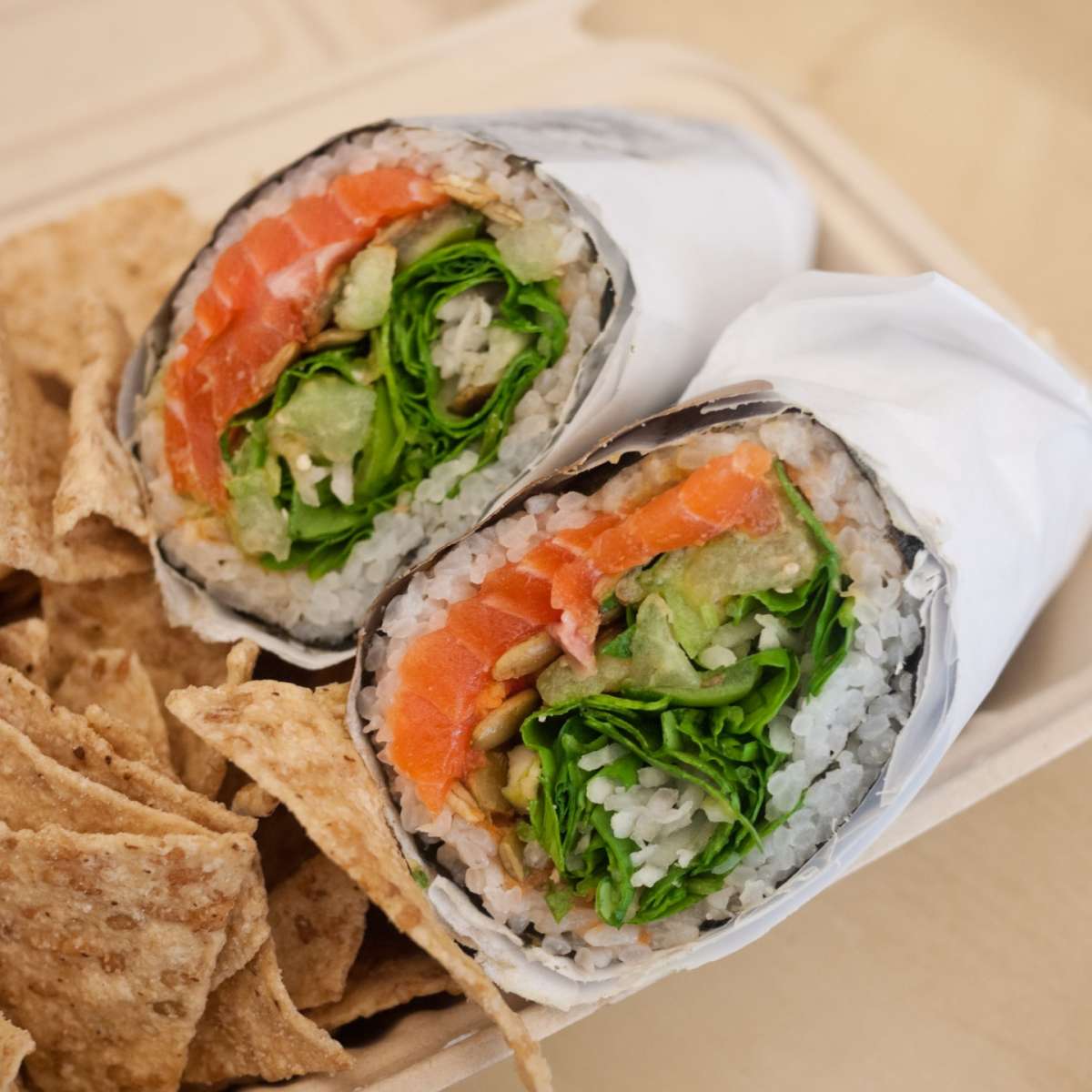 Sushirrito con salmone