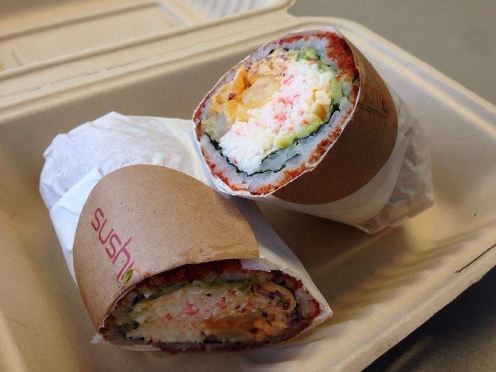 Sushirrito ibrido tra sushi e burrito