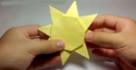 Un sole realizzato con origami