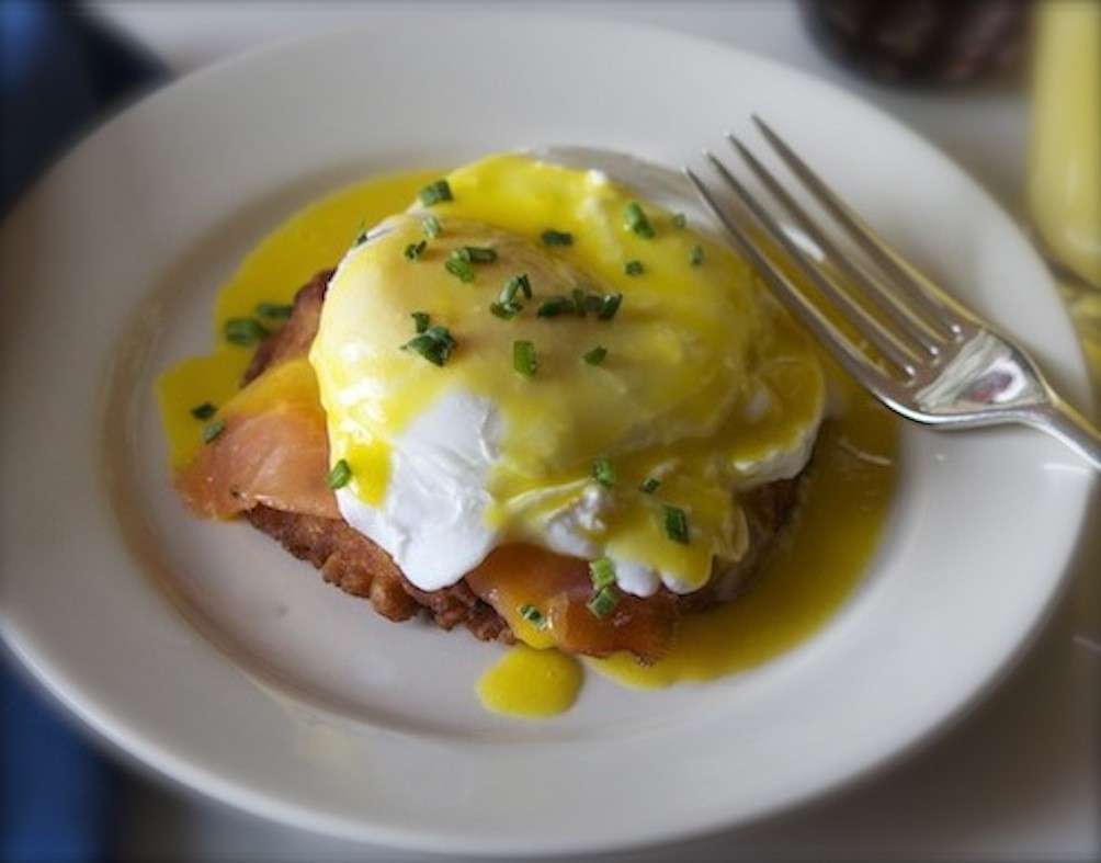 Uova alla Benedict con frittelle di patate