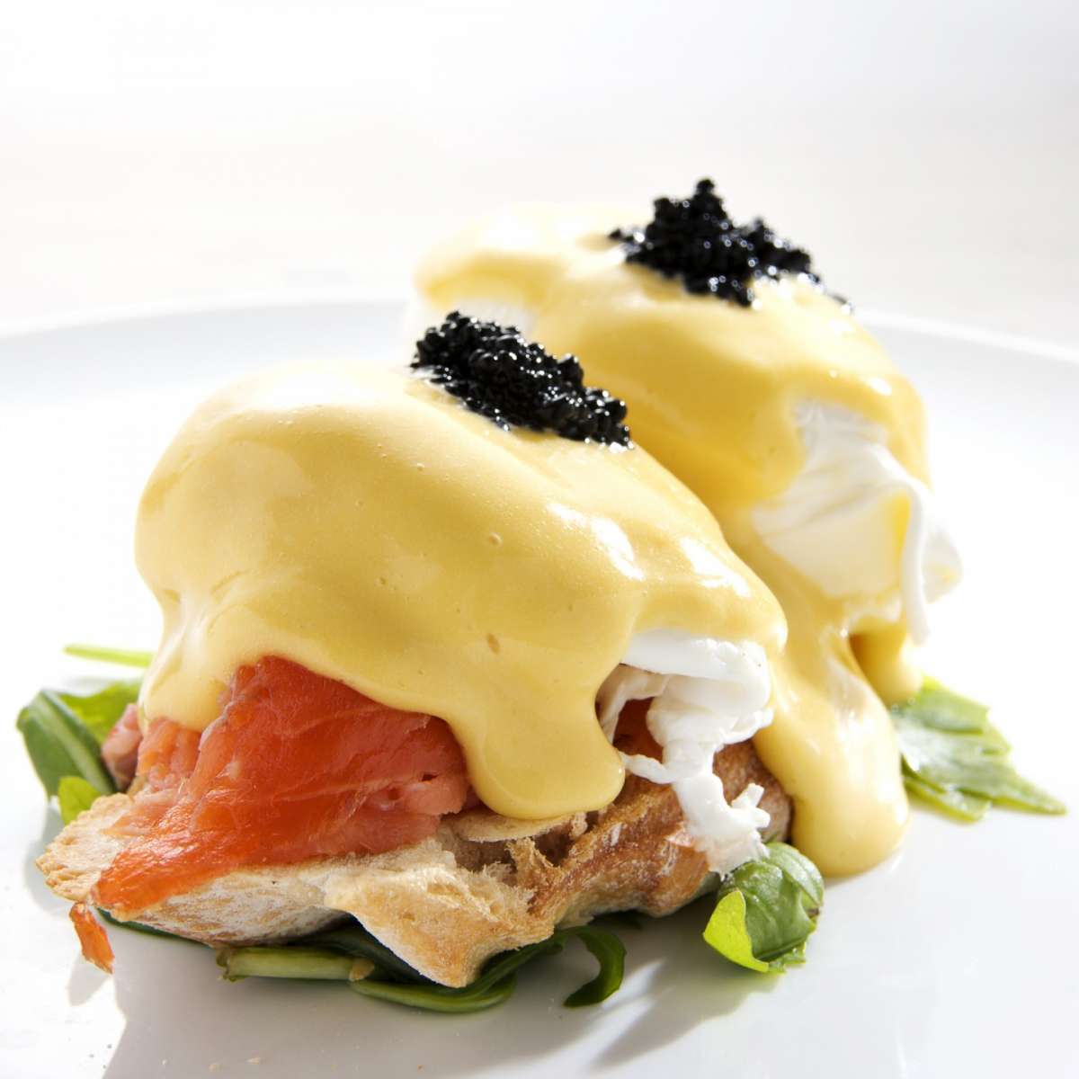 Uova alla Benedict con salmone affumicato