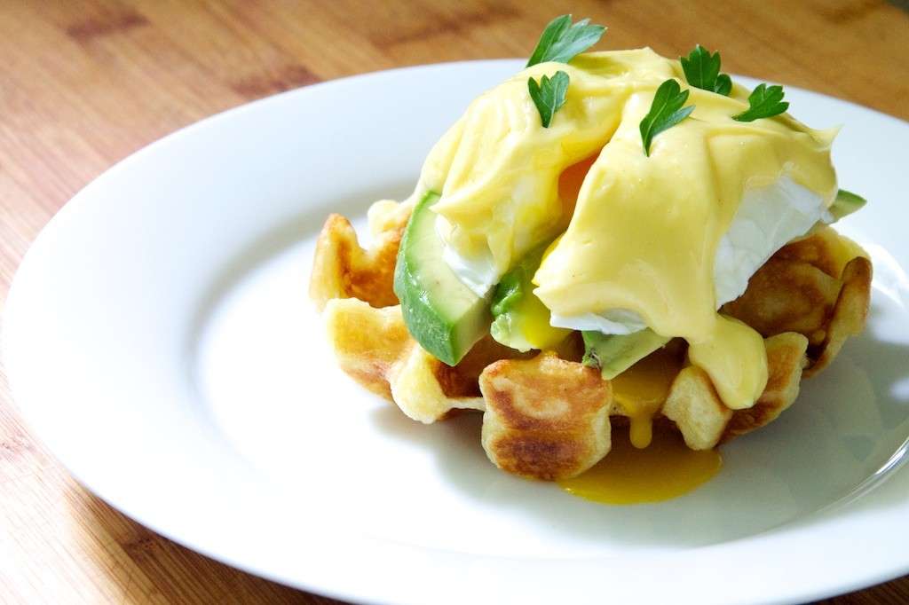 Uova alla Benedict con waffle