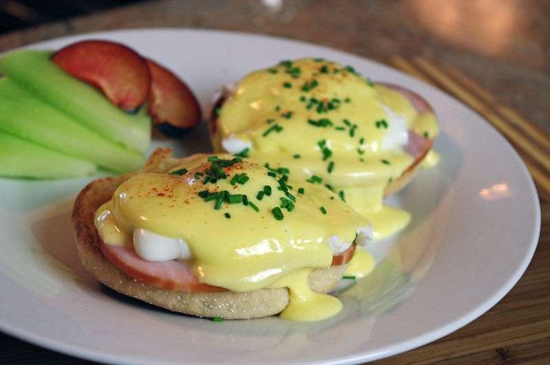 Uova alla Benedict per colazione