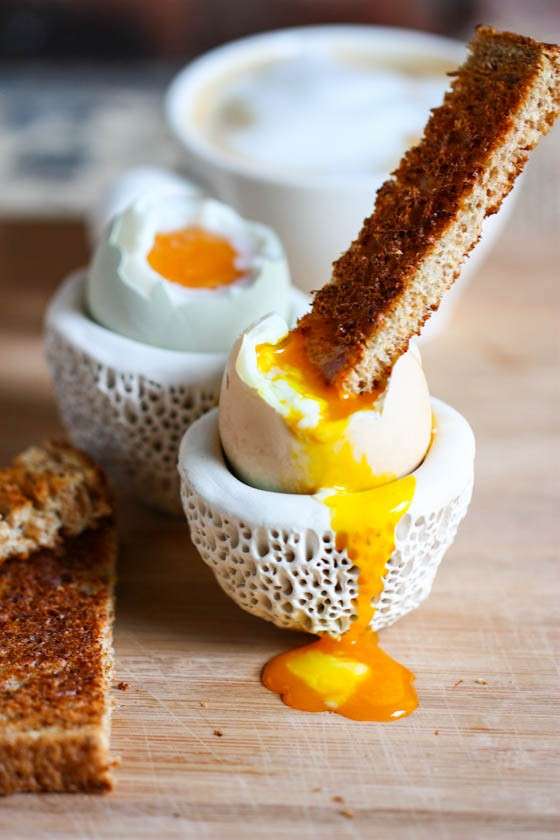 Uova alla coque con pane