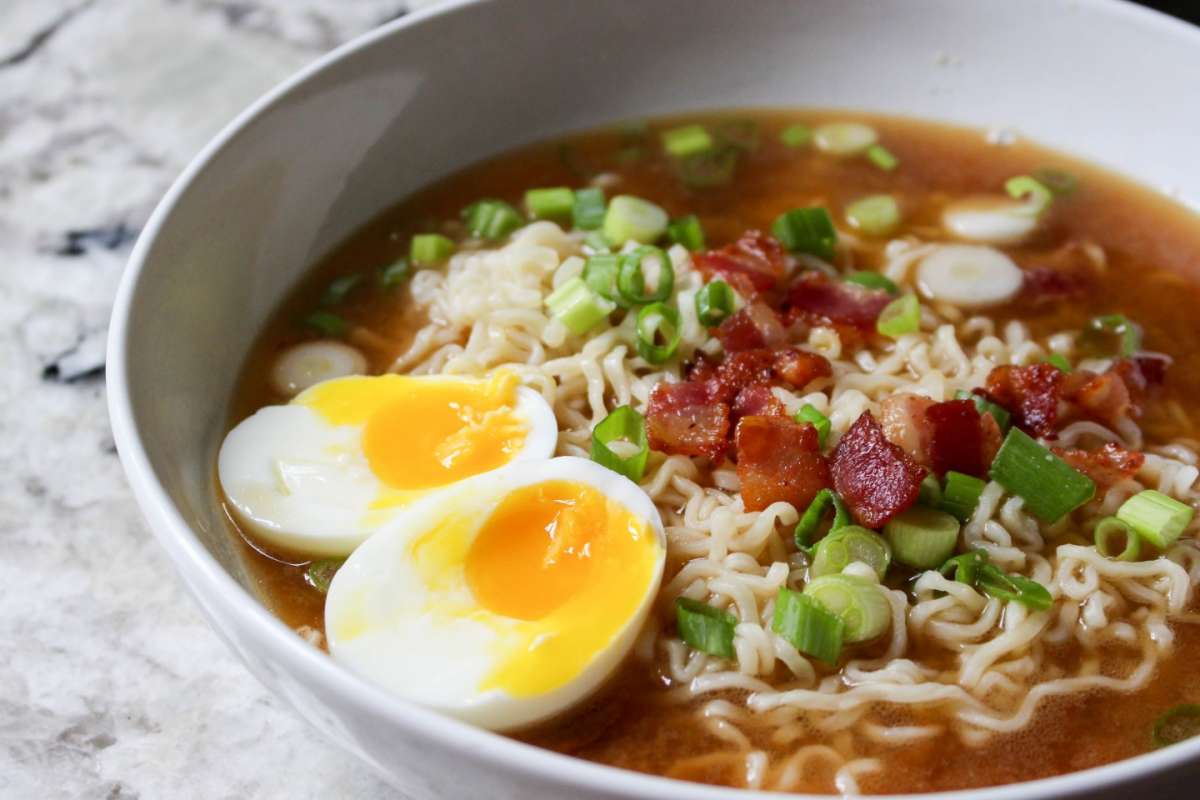 Uova alla coque con ramen