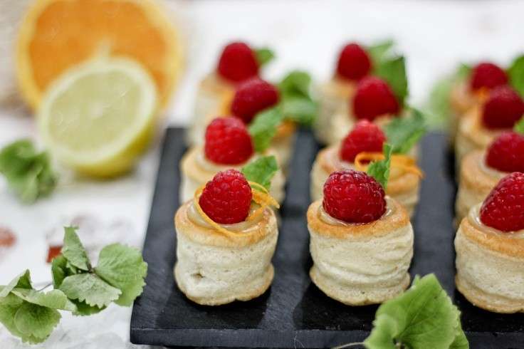 Vol au vent con crema e lamponi