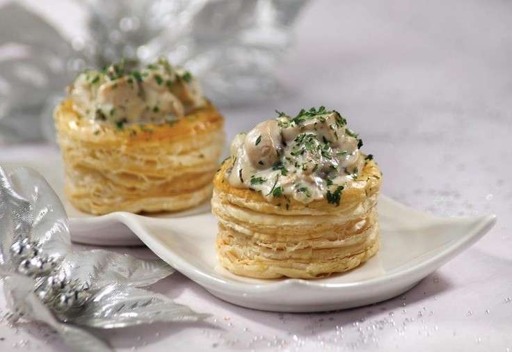 Vol au vent con funghi e salsina