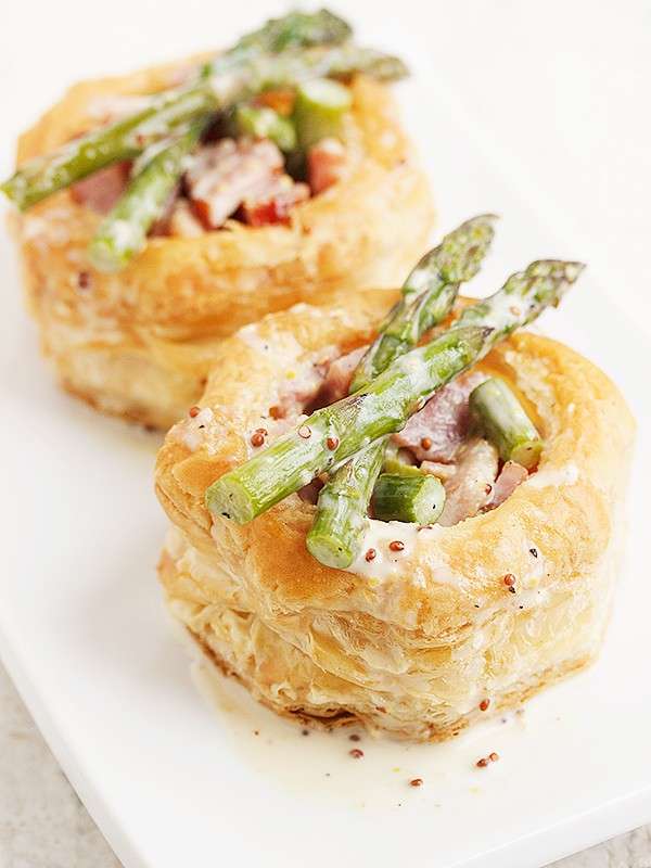 Vol au vent con prosciutto e asparagi