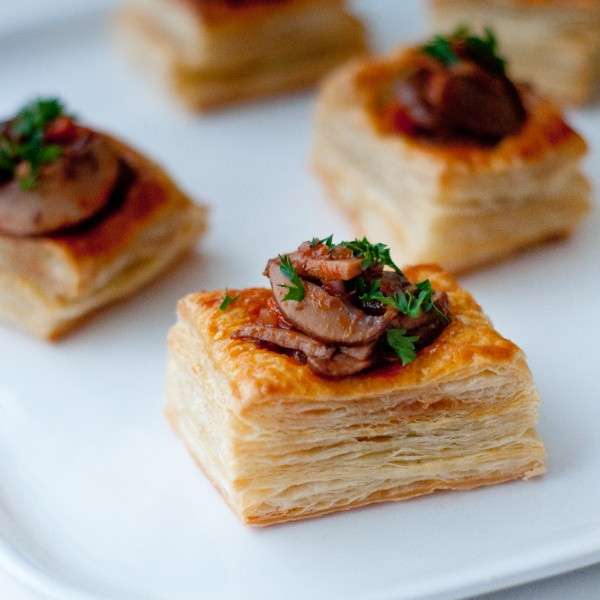 Vol au vent quadrati con funghi