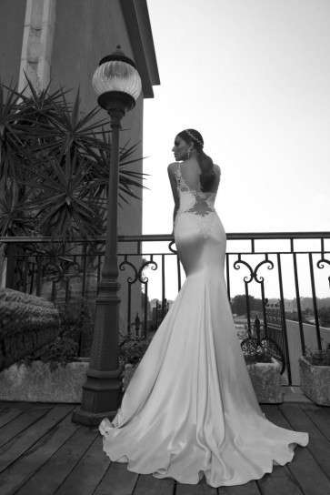 Abito con coda in mikado Galia Lahav