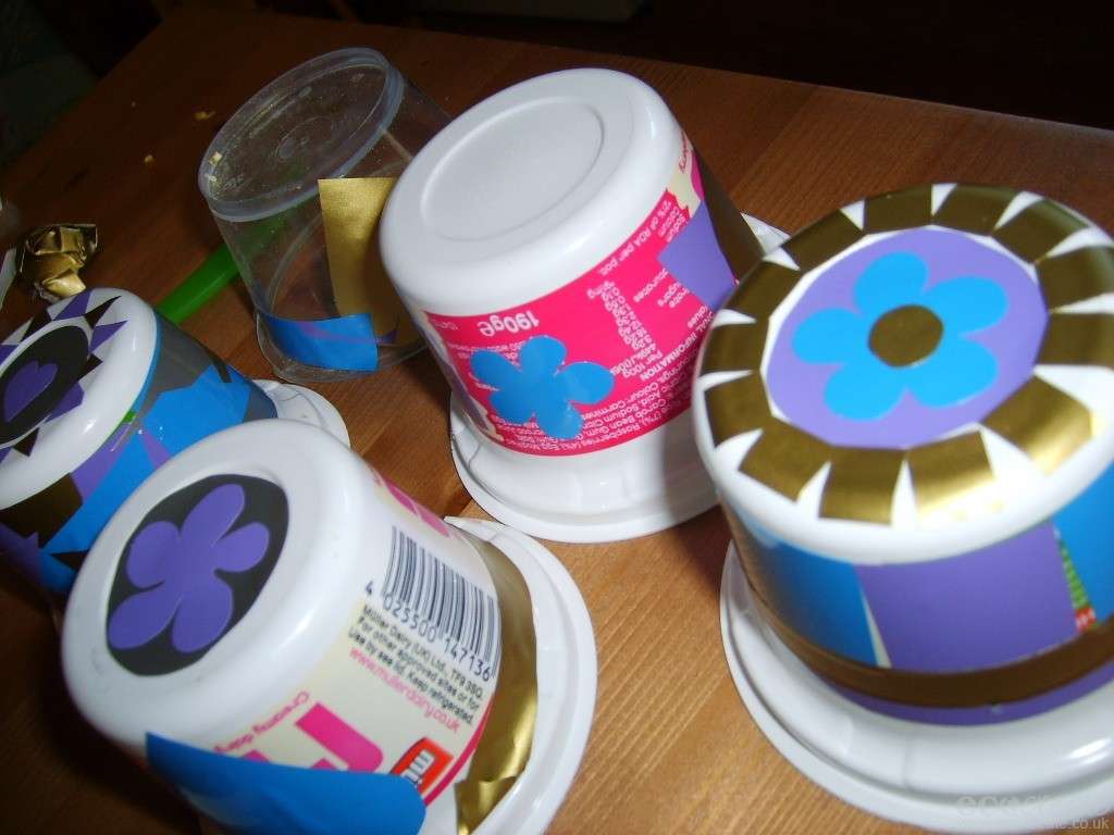 Barattoli dello yogurt decorati