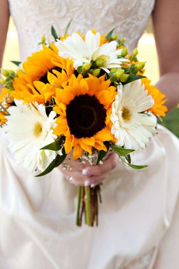 Bouquet con girasoli e margherite