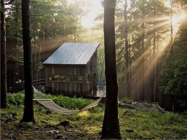 Casa di legno con amaca