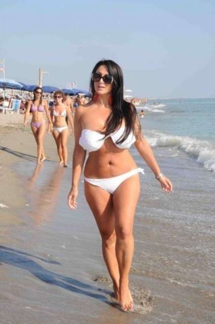 La modella brianzola in spiaggia