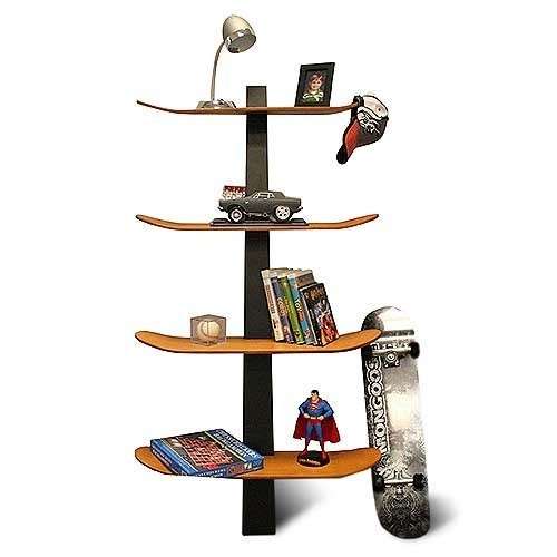 Libreria con skateboard