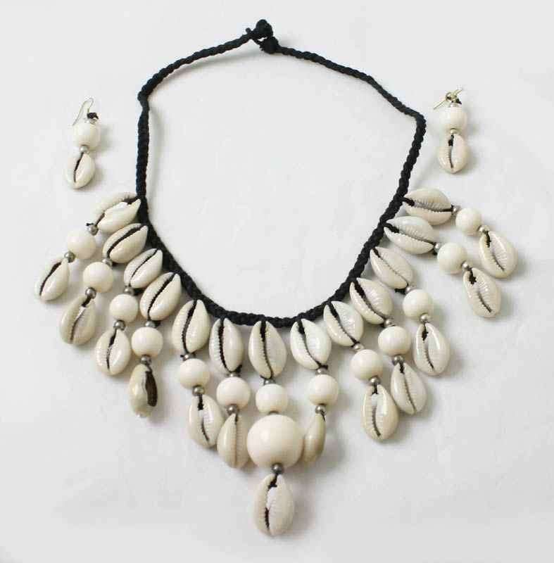 Collana Incandescente A Conchiglia, Gioiello Luminoso Unico.