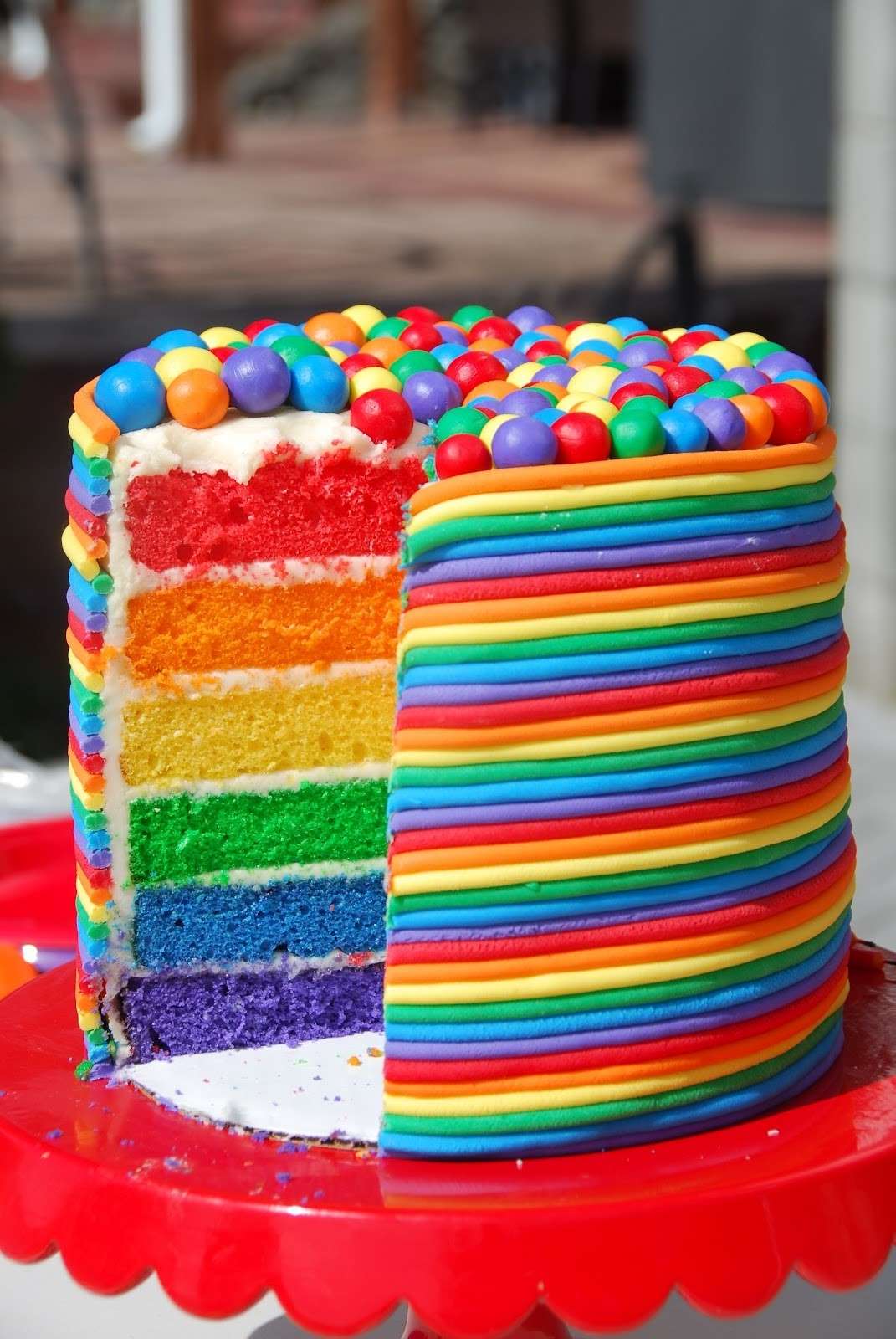 Rainbow cake con decorazioni