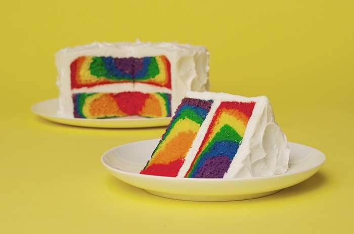 Rainbow cake con glassa