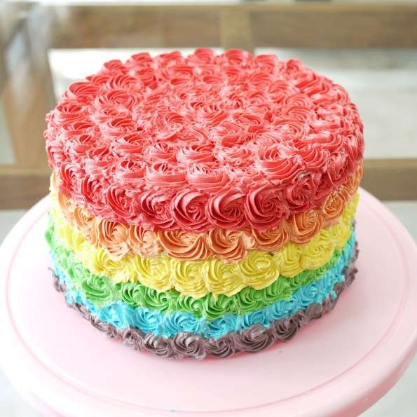 Rainbow Cake decorata