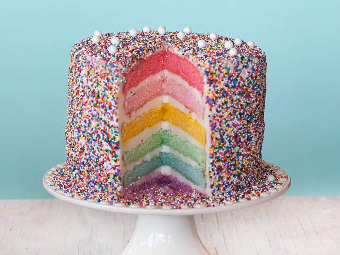 Torta arcobaleno con zuccherini