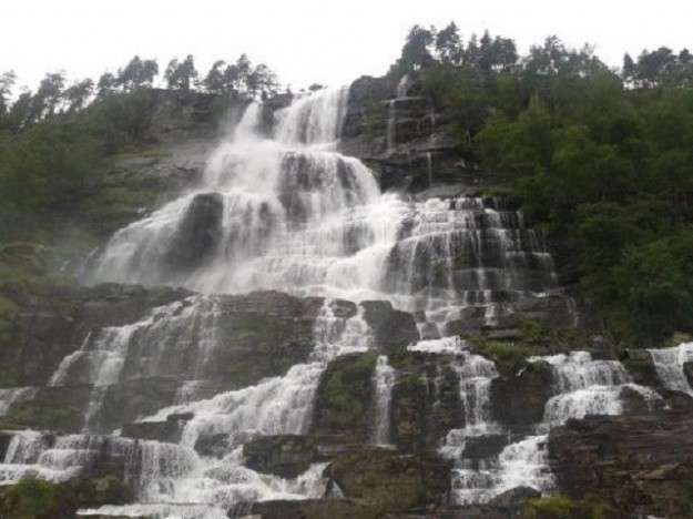 Cascata Hengjanefossen