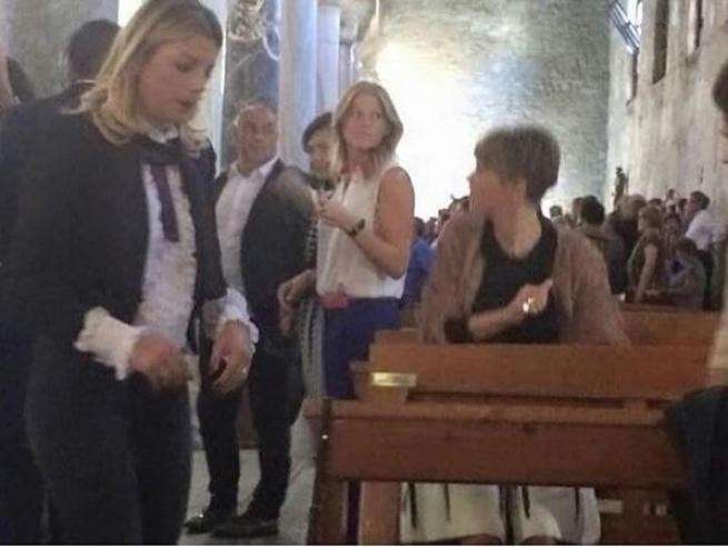 Emma Marrone in chiesa