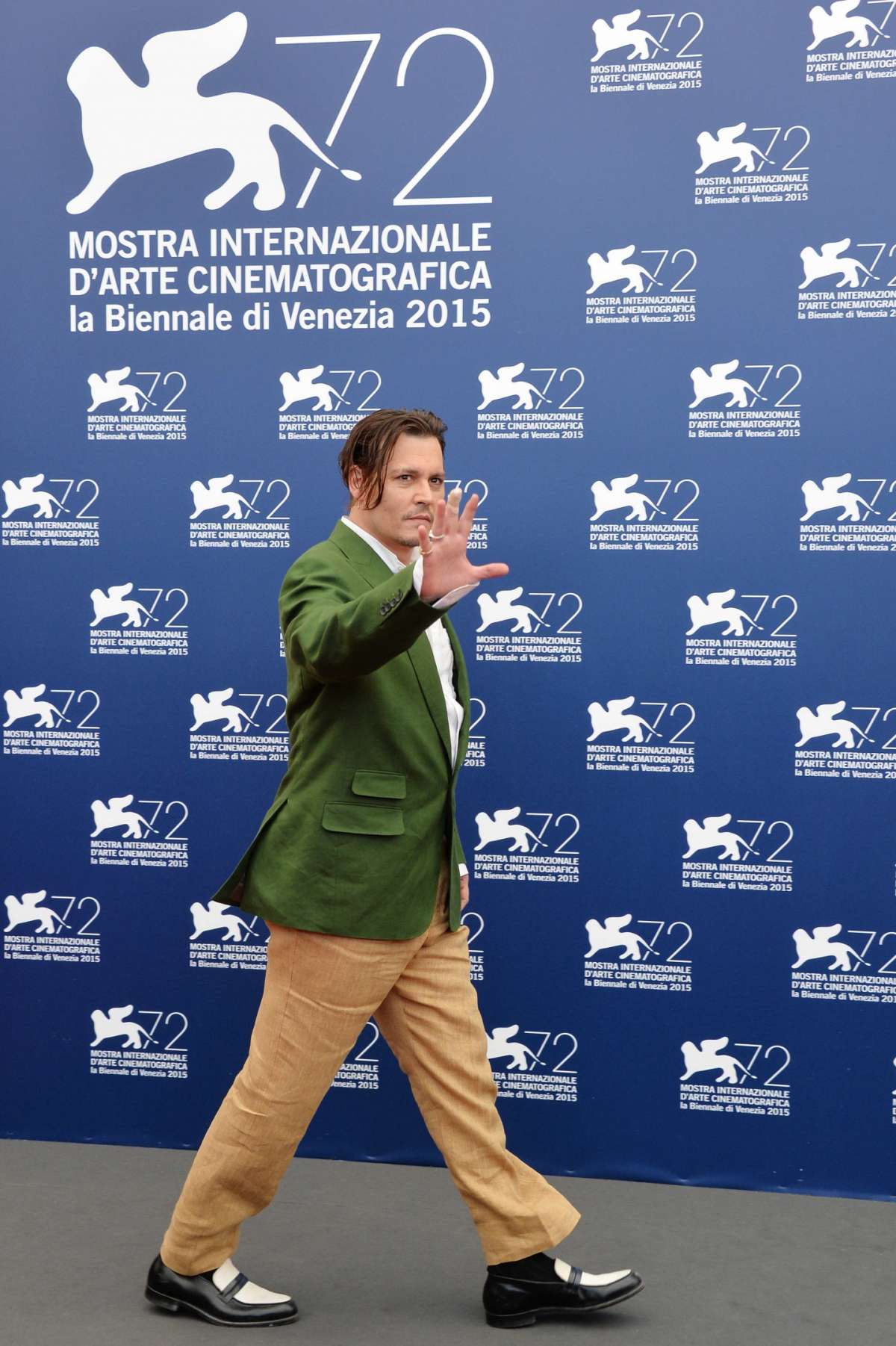 Il look dell'attore americano al photocall del film Black Mass