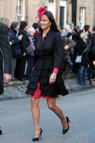 Look bicolore per Pippa