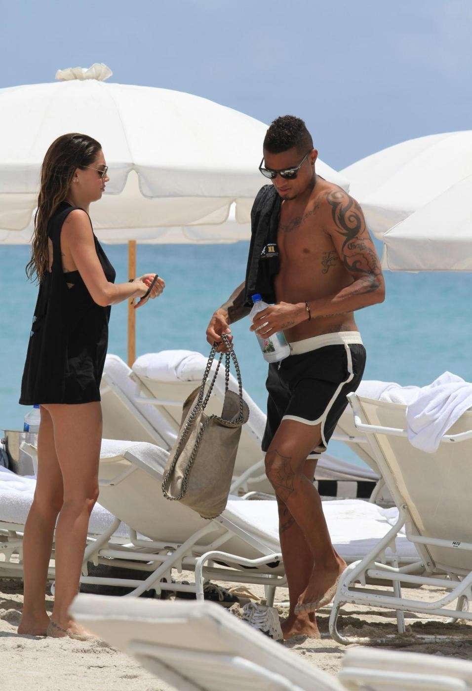 Melissa Satta e Kevin Prince Boateng al mare
